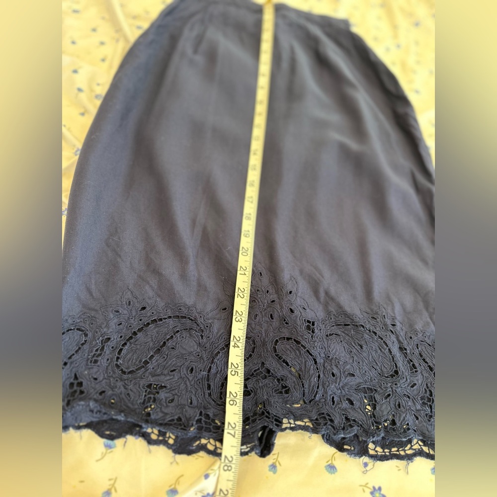 VTG 80s Hibis SzM Navy blue Lightweight midi-length pencil skirt Eyelet lace hem - Picture 4 of 11